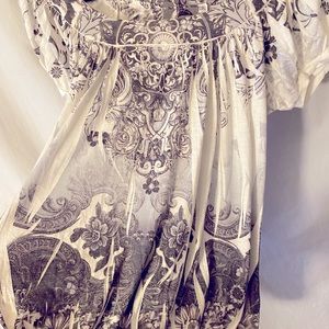 Reversible Printed blouse with cap sleeve and lace